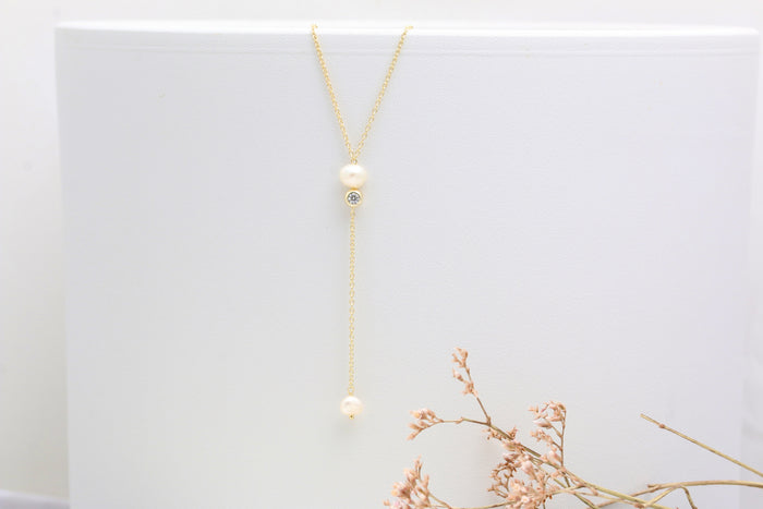 Thea Pearly Lariat Necklace