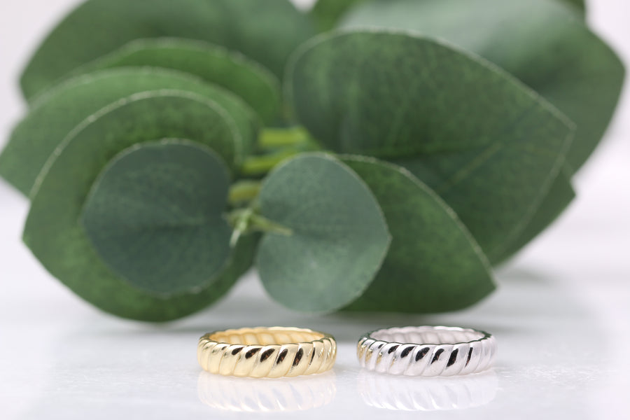 Twist Croissant Ring