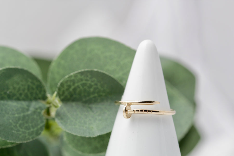10K Nail Head Ring